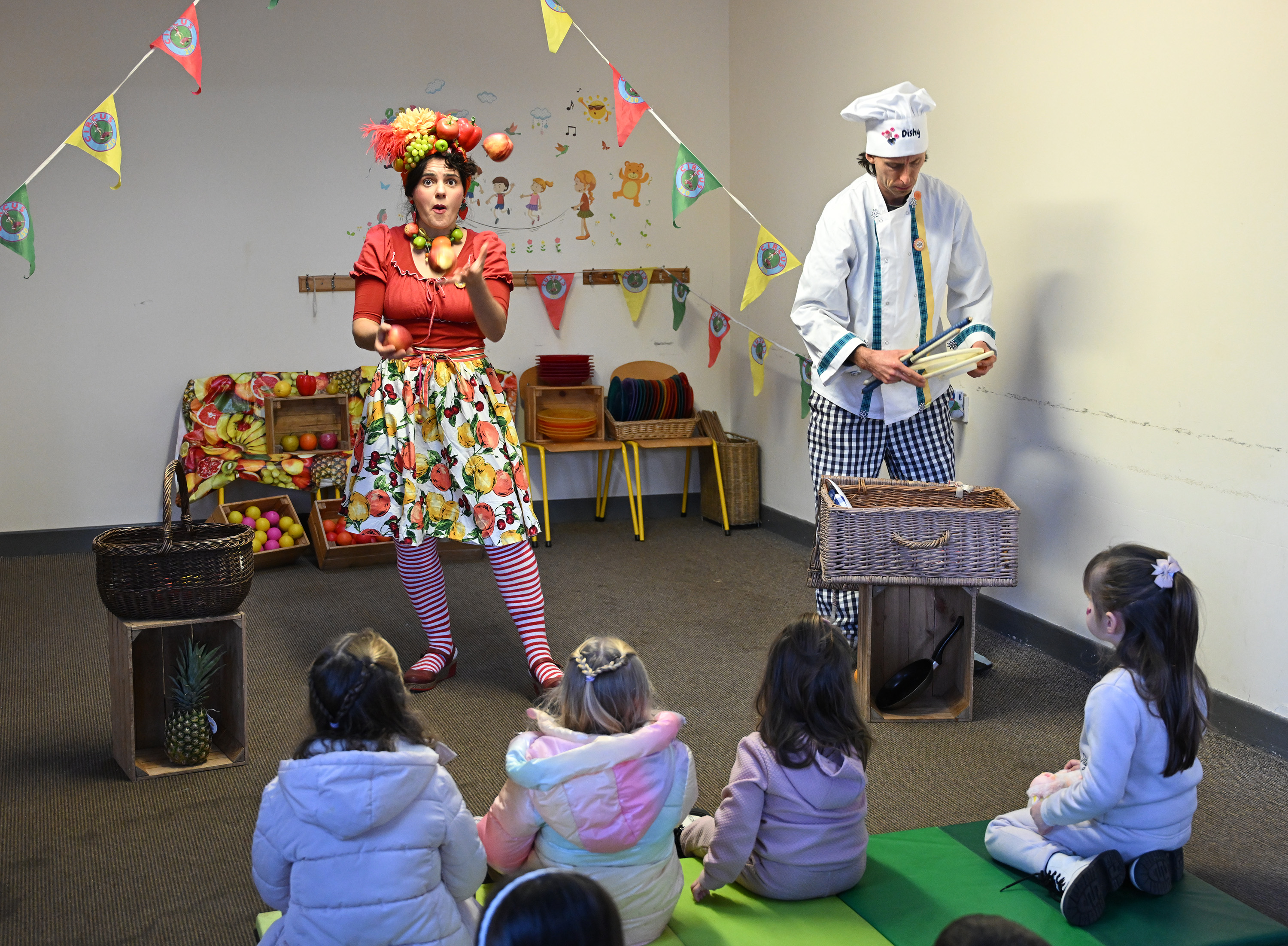 Circus-Act-Fruity--n--Dishy_Ardee-Ferdia-Festival