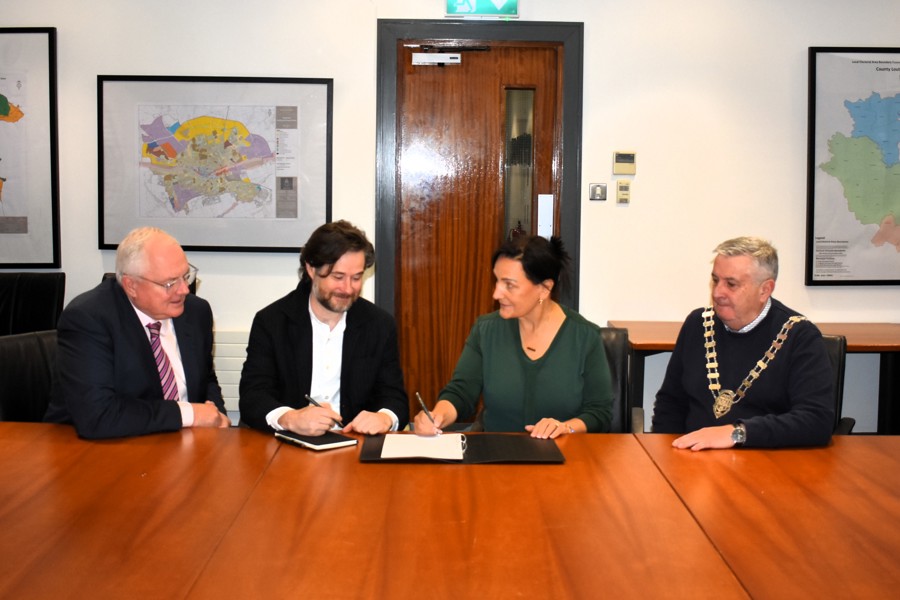 L-R: David Conway, Chief Executive, Louth County Council; Bryan Brady, Director of Cooney Architects; Cllr Dolores Minogue, Cathaoirleach of Louth County Council; and Cllr Jim Tenanty, Cathaoirleach of the Municipal District of Ardee, pictured at the contract signing for the Dunleer - Energising the Community Project